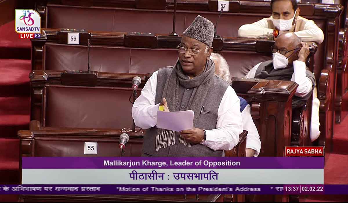 కేంద్ర మంత్రి మిశ్రాను తొల‌గించండి: మ‌ల్లిఖార్జున్ ఖ‌ర్గే