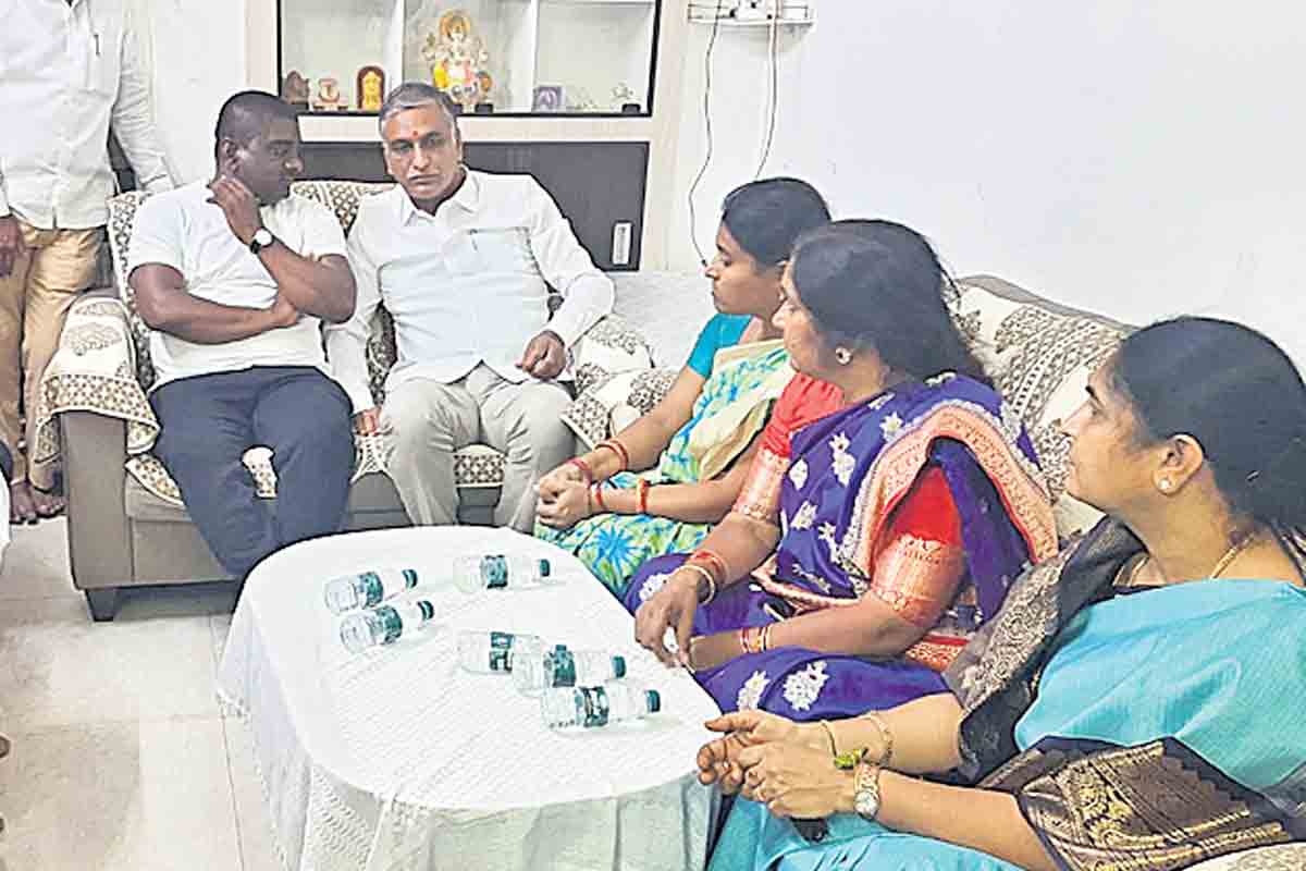 మెదక్‌ మున్సిపల్‌ వైస్‌ చైర్మన్‌ కుటుంబానికి పరామర్శ