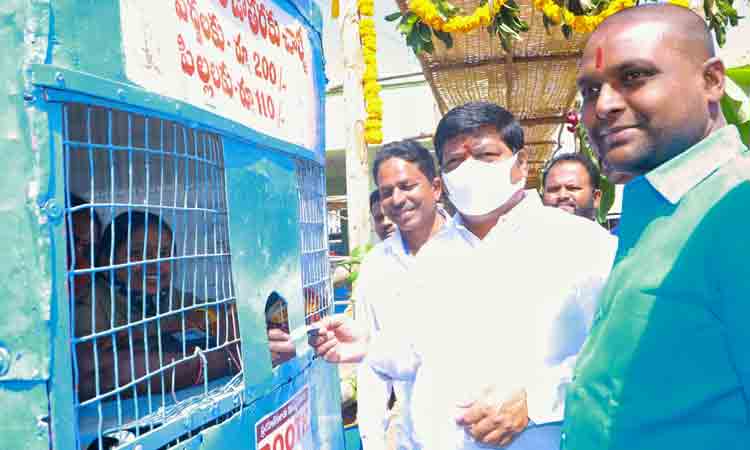 ఆర్టీసీ బస్ సెంటర్‌ను ప్రారంభించిన ఎమ్మెల్యే నరేందర్‌