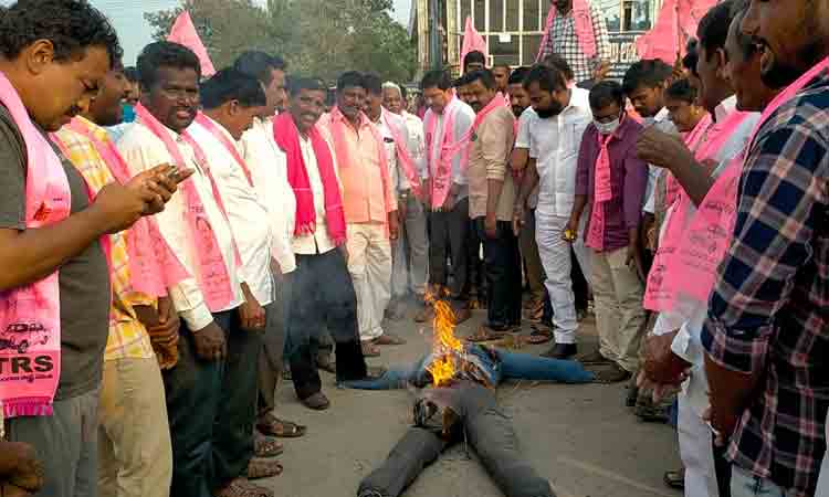 రేవంత్ రెడ్డి దిష్టి బొమ్మను దహనం చేసిన ఎమ్మెల్యే సైదిరెడ్డి