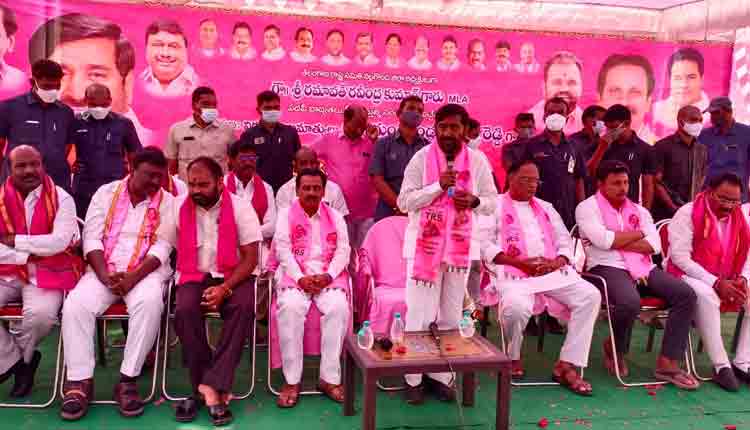 నల్లగొండ జిల్లా టీఆర్‌ఎస్ అధ్యక్షుడిగా బాధ్యతలు స్వీకరించిన రవీంద్ర కుమార్