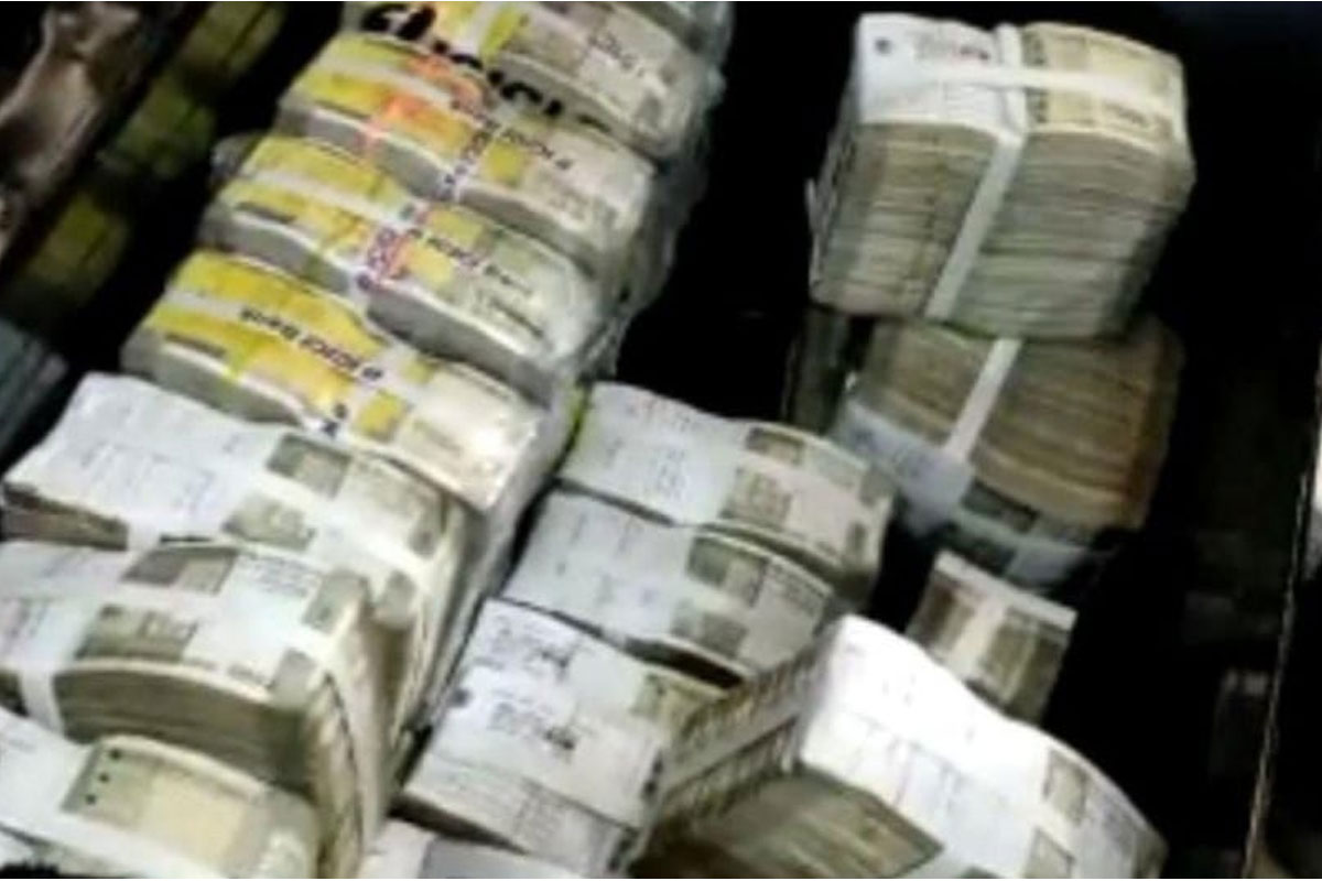 UP POLLS | యూపీలో 5 కోట్ల రూపాయ‌ల ప‌ట్టివేత‌…