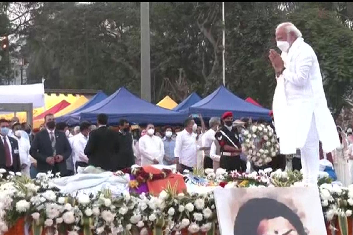 PM Modi | ల‌తా మంగేష్క‌ర్ భౌతికకాయానికి నివాళుల‌ర్పించిన ప్ర‌ధాని మోదీ