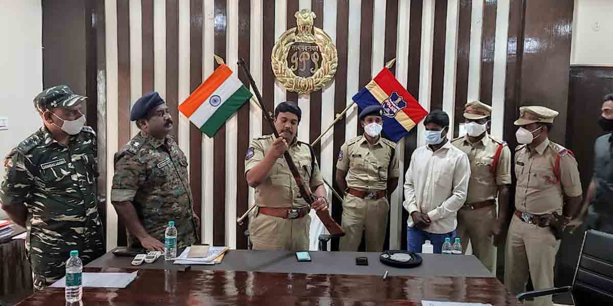 లొంగిపోయిన మావోయిస్టు దళ సభ్యుడు హిడ్మా