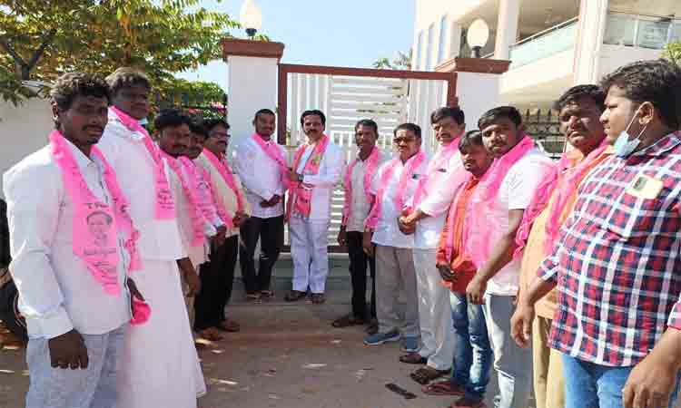 ప్రభుత్వ పథకాలకు ఆకర్షితులై టీఆర్‌ఎస్‌లో చేరికలు