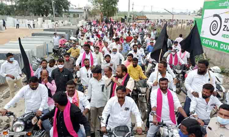 ఎమ్మెల్యే భూపాల్ రెడ్డి ఆధ్వర్యంలో భారీ నిరసన ర్యాలీ