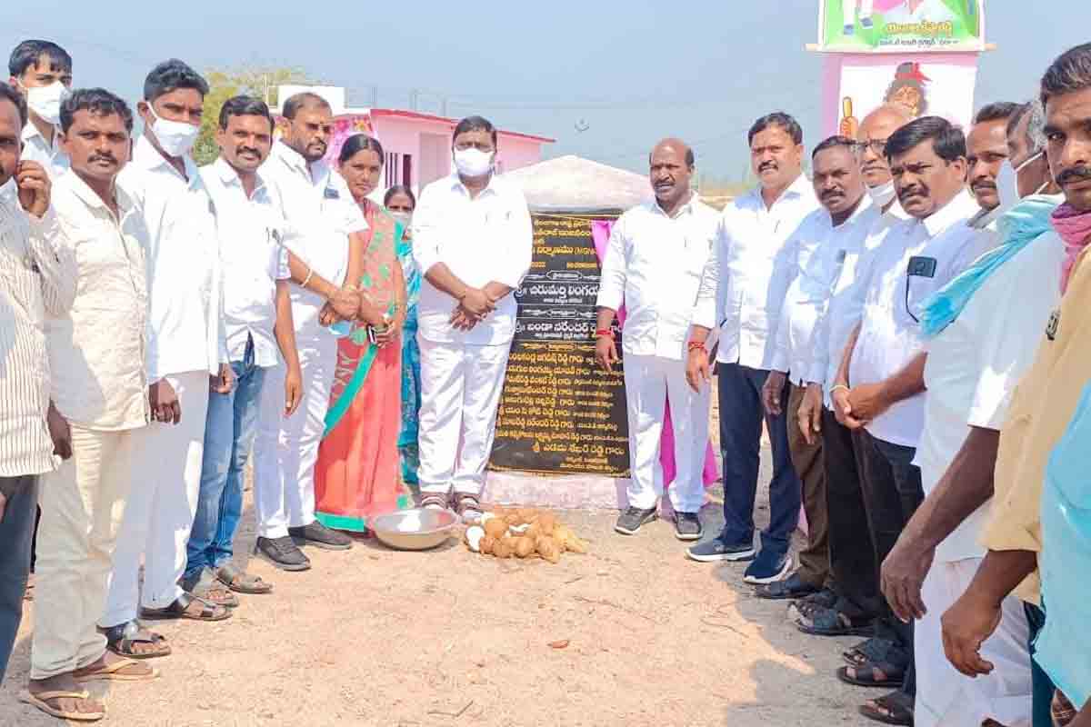 రూ.60 లక్షలతో సీసీ రోడ్డు పనులకు శంకుస్థాపన
