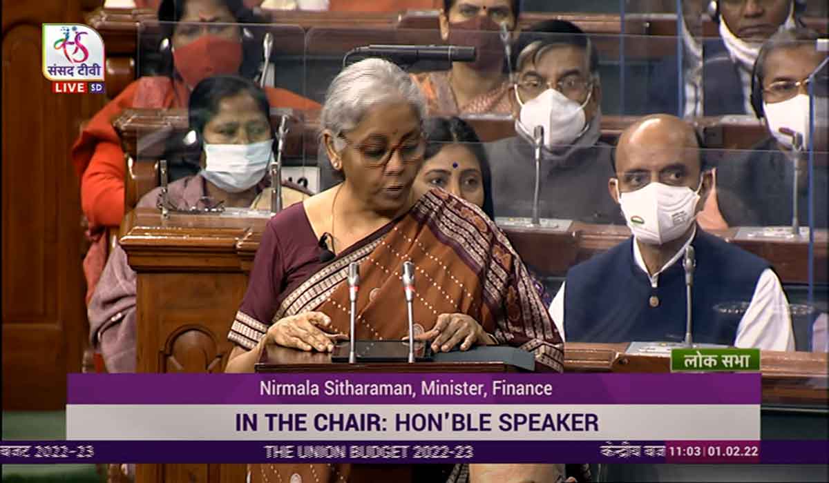 బ‌డ్జెట్‌కు కేంద్ర క్యాబినెట్ ఆమోదం… ట్యాబ్లెట్‌లో చ‌దివిన మంత్రి