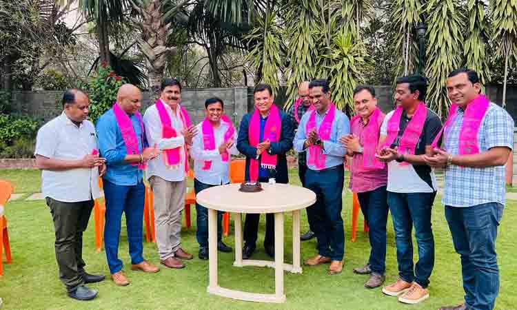 CM KCR birthday | మహేష్ బిగాల ఆధ్వర్యంలో ఘనంగా సీఎం కేసీఆర్‌ బర్త్‌డే వేడుకలు