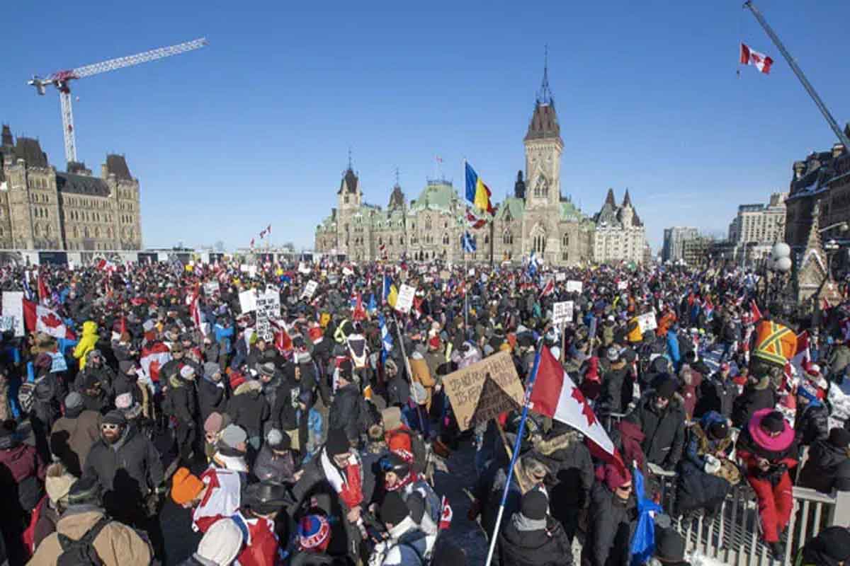 వ్యాక్సిన్ రూల్స్‌కు వ్య‌తిరేకంగా ట్ర‌క్కు డ్రైవ‌ర్ల నిర‌స‌న‌.. ఒట్టావోలో ఎమ‌ర్జెన్సీ