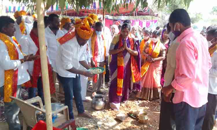 ఆ మహనీయుడి బాటలో గిరిజనులు నడువాలి : ఎమ్మెల్యే పద్మాదేవేందర్‌రెడ్డి