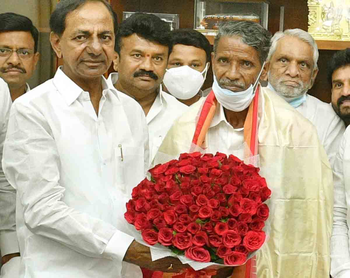 ప‌ద్మ‌శ్రీ రామ‌చంద్ర‌య్య‌కు సీఎం కేసీఆర్ సాయం.. ఇంటి స్థ‌లం, నిర్మాణం కోసం రూ.కోటి