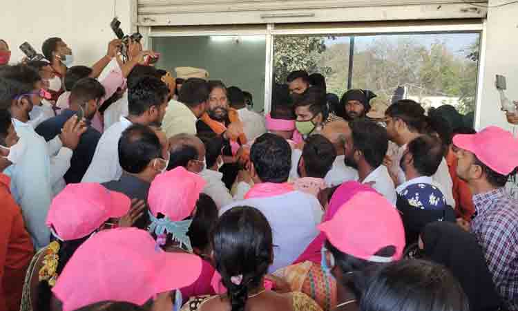 సమస్య పరిష్కారం అయ్యేంత వరకు విశ్రమించేది లేదు : ఎమ్మెల్యే చందర్