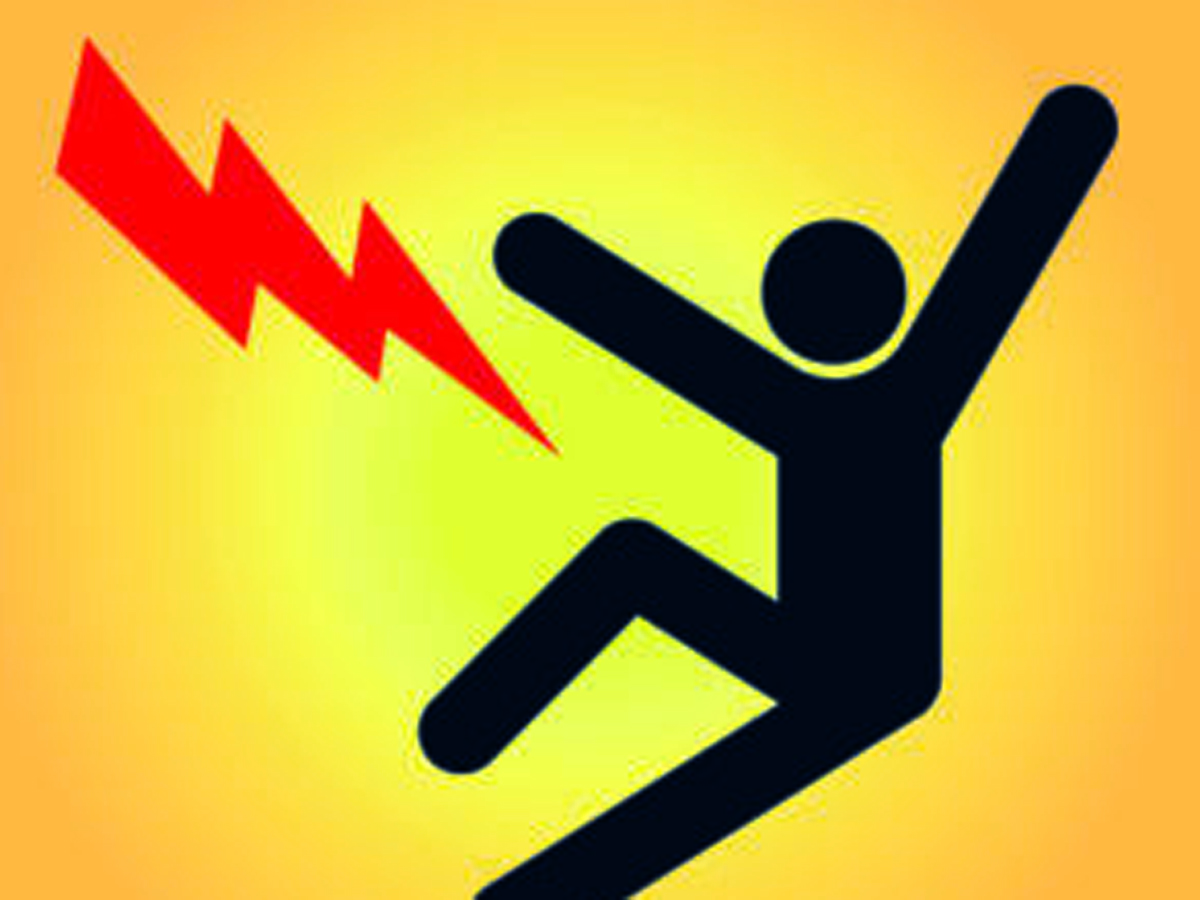 electric shock  : కరెంట్‌ షాక్‌తో మహిళ మృతి.. మరోకరికి గాయాలు..