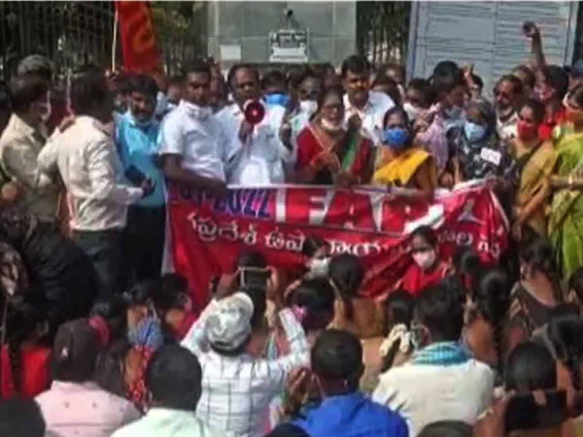 స్టీరింగ్ కమిటీ నేతలపై ఉపాధ్యాయ సంఘాలు ఫైర్..