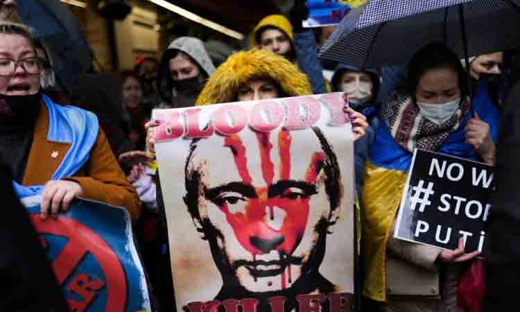 పుతిన్ హంత‌కుడు : ఉక్రెయిన్‌పై యుద్ధాన్ని నిలిపివేయాల‌ని మిన్నంటిన ఆందోళ‌న‌లు