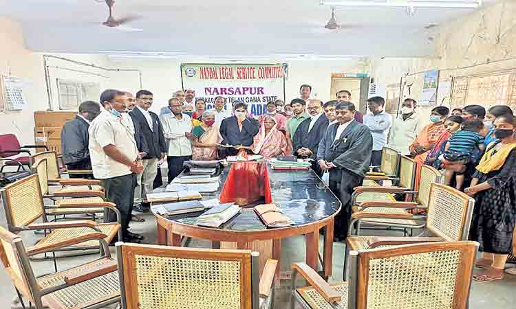 లోక్‌అదాలత్‌లో కేసులు పరిష్కరించుకోవాలి