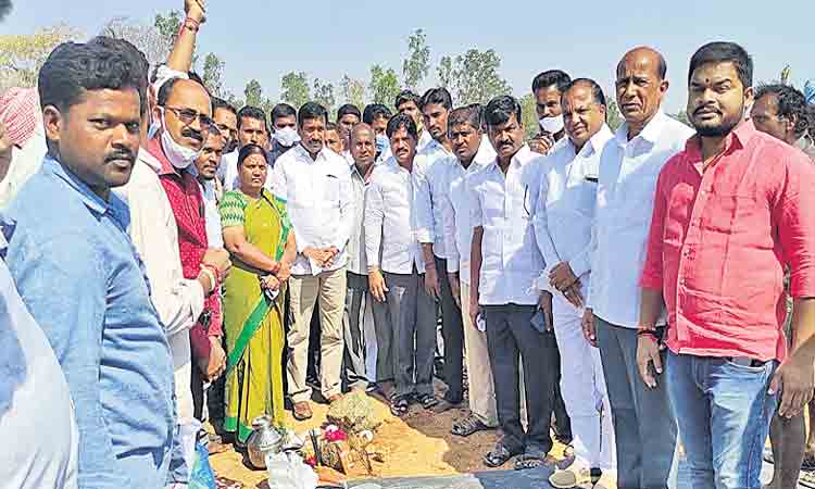 తండాల అభివృద్ధికి కృషి