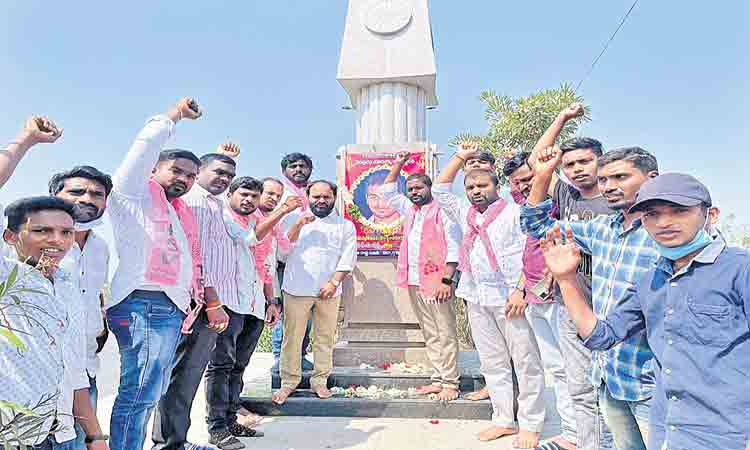 అమరుల కుటుంబాలకు అండగా ప్రభుత్వం