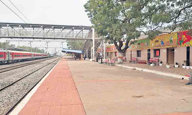 ఆకర్షణీయంగా మనోహరాబాద్‌ రైల్వే స్టేషన్‌