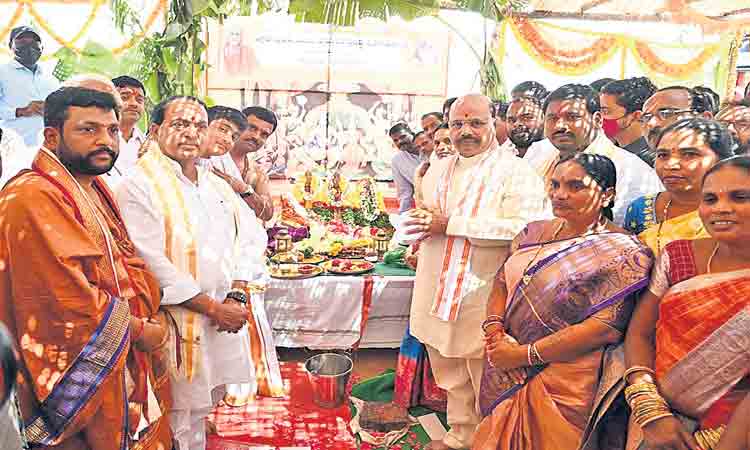 పురాతన ఆలయాల పునర్నిర్మాణానికి కృషి