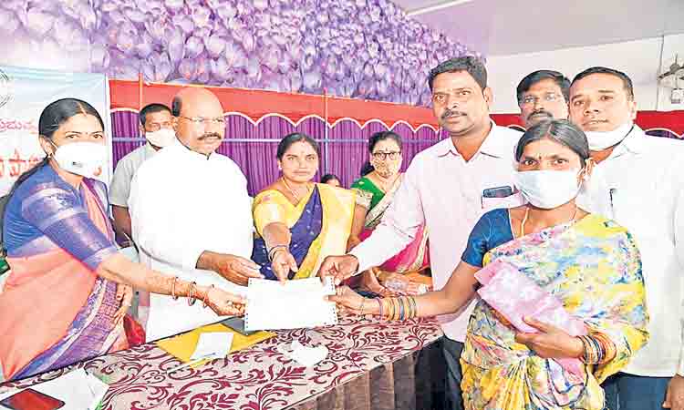 ఆడబిడ్డలకు అండగా ‘కల్యాణలక్ష్మి’