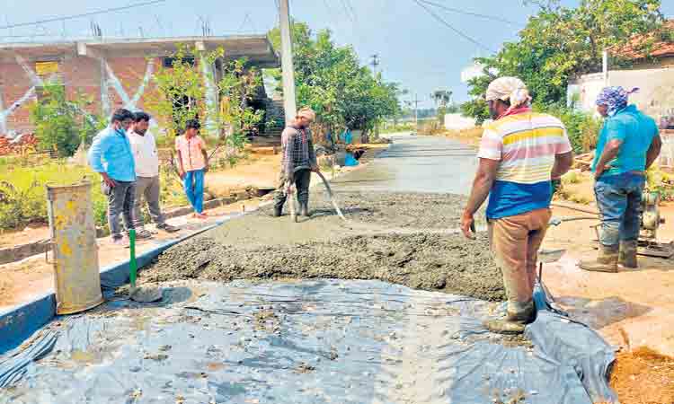 పల్లె రోడ్లకు సీ సీ సొబగులు