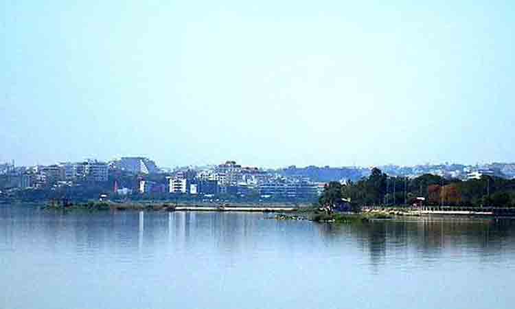 హుస్సేన్ సాగ‌ర్‌లో ఓ వ్య‌క్తి మృత‌దేహం ల‌భ్యం