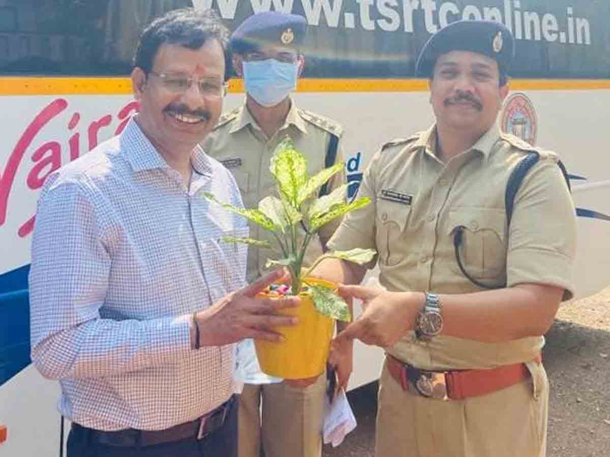 మేడారంలో పర్యటిస్తున్న ఆర్టీసీ ఎండీ సజ్జనార్