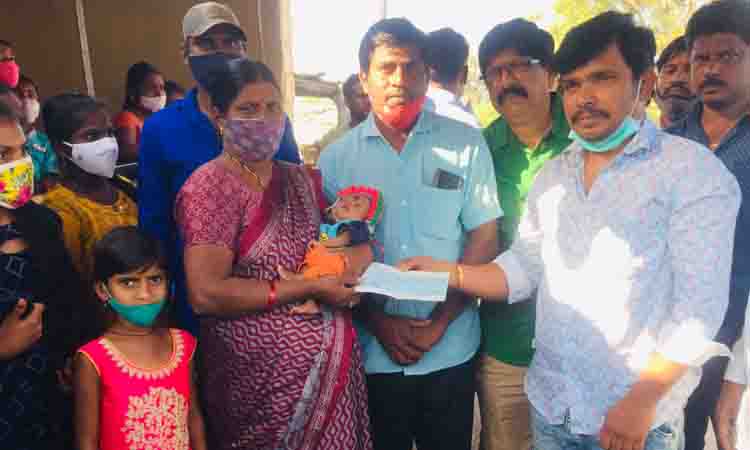 చిన్నారి గుండె శ‌స్త్ర చికిత్స‌కు హీరో సంపూర్ణేశ్‌బాబు సాయం