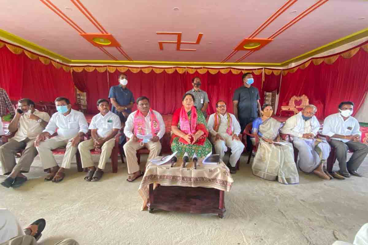 జ‌న‌గాంలో జ‌ర‌గ‌బోయే సీఎం స‌భ‌కు మేడారం జాత‌ర‌కు త‌ర‌లివ‌చ్చిన‌ట్టు రావాలి: మంత్రి స‌త్య‌వ‌తి