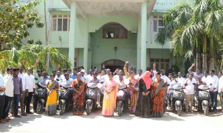 Gift‌ a smile | దివ్యాంగులకు స్కూటీలు అందజేత