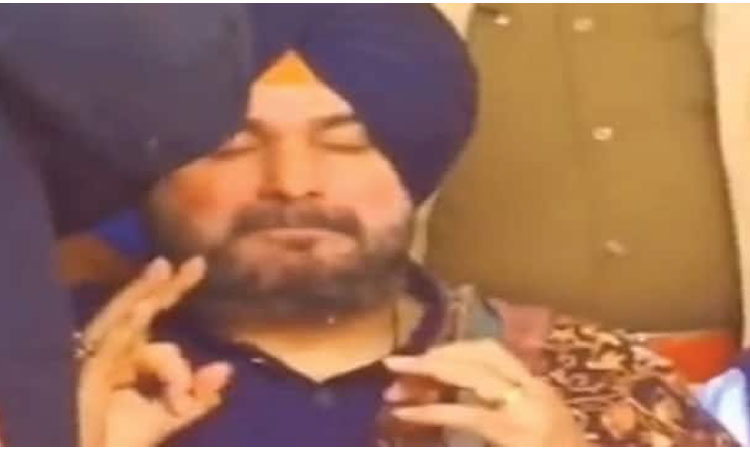 ‘ఏం మంత్రం వేశారో’? ఎన్నిక‌ల స‌భ‌లో తాంత్రికుడి అవ‌తార‌మెత్తిన న‌వ‌జ్యోత్ సిద్దూ