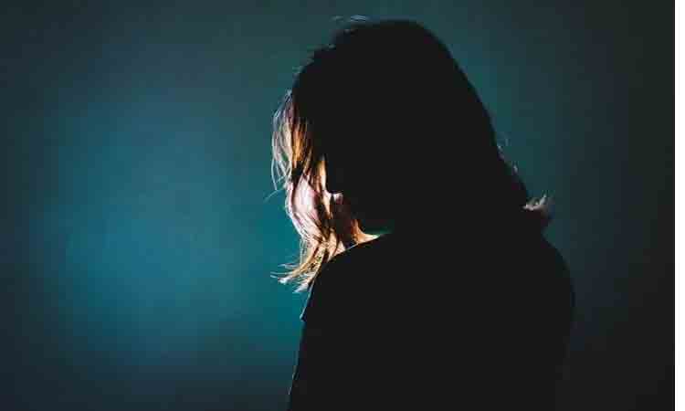 స్పా పేరుతో చీక‌టి దందా : న‌లుగురు యువ‌తులు స‌హా ప‌ట్టుబ‌డిన మేనేజ‌ర్‌!