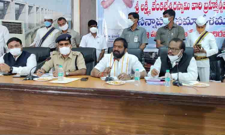 బ్రహ్మోత్సవాల ఏర్పాట్లు పక్కాగా చేపట్టాలి : మంత్రి శ్రీనివాస్ గౌడ్