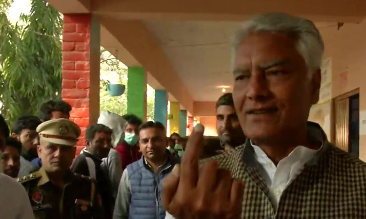 పంజాబ్‌లో కొన‌సాగుతున్న పోలింగ్‌.. మ‌ళ్లీ మేమే అంటున్న సీఎం చెన్నీ