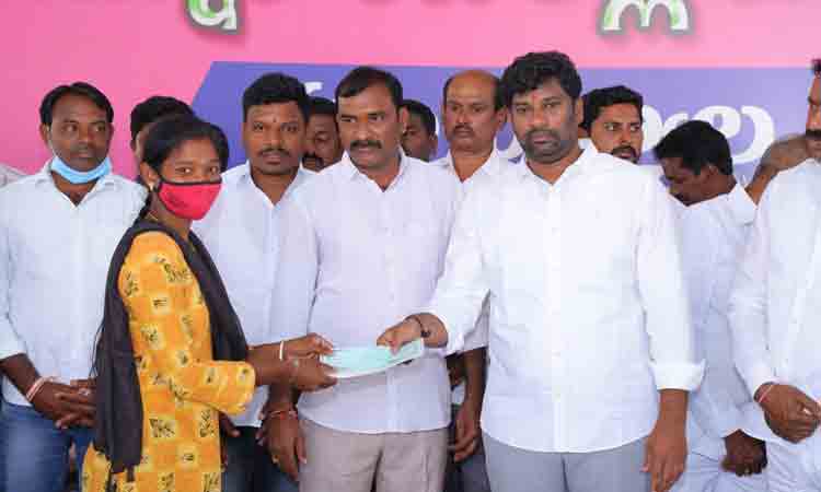 వారి కన్నీళ్లు తూడ్చేందుకే ఆ రెండు పథకాలు : ప్రభుత్వ విప్ బాల్క సుమన్