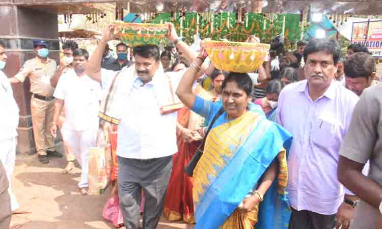 Medaram | వన దేవతలను దర్శించుకున్న మంత్రి తలసాని