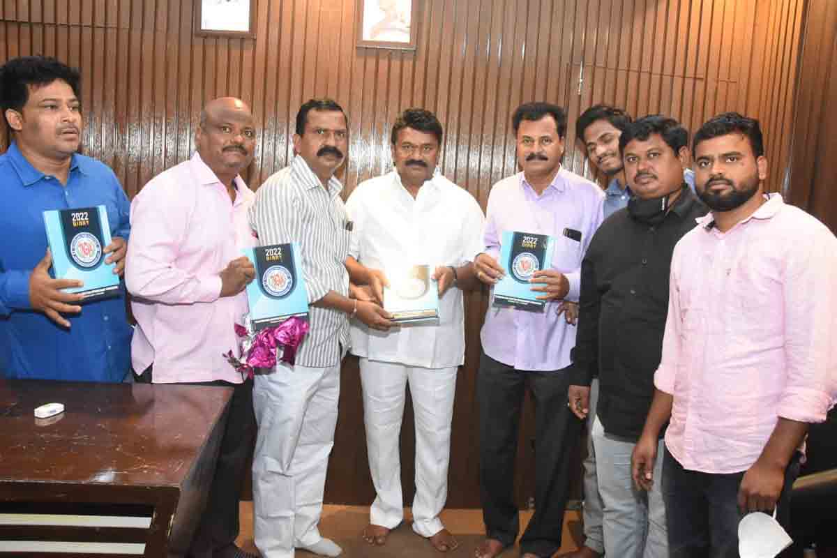 జీవాల సంరక్షణ పథకాలను సద్వినియోగం చేసుకోవాలి : మంత్రి తలసాని