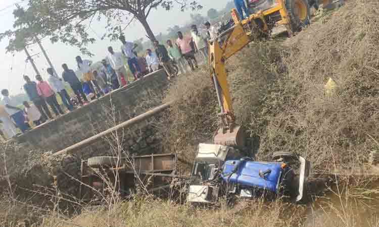 Crime news | ఎస్సారెస్పీ కెనాల్‌లోకి దూసుకెళ్లిన ట్రాక్టర్‌..డ్రైవర్ మృతి