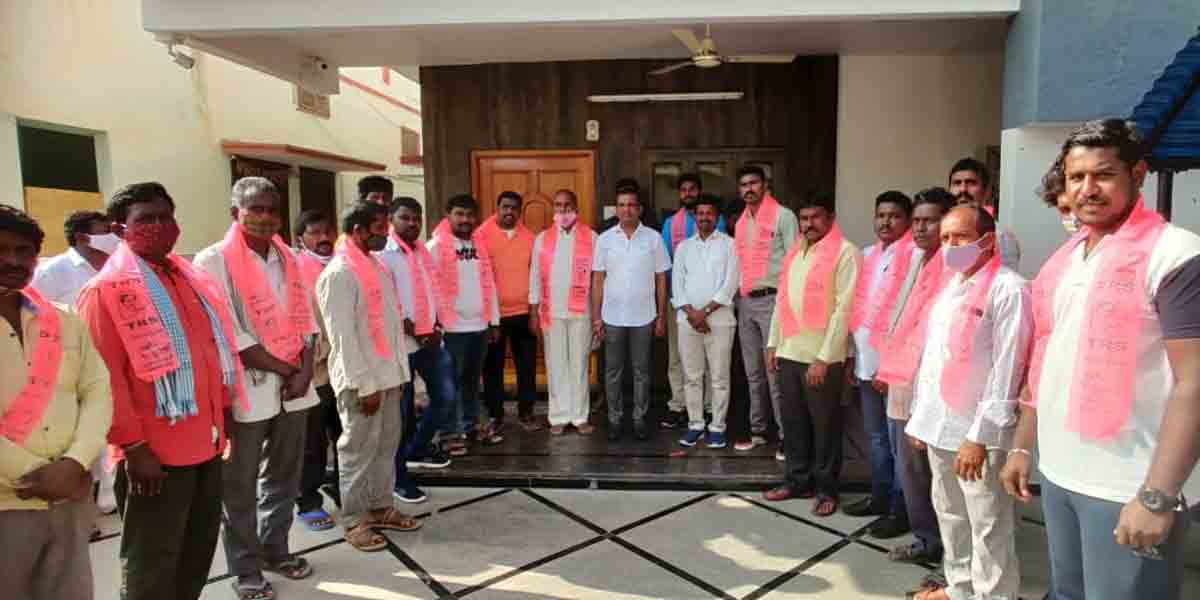 టీఆర్ఎస్‌లో చేరిన బీజేపీ నాయకులు