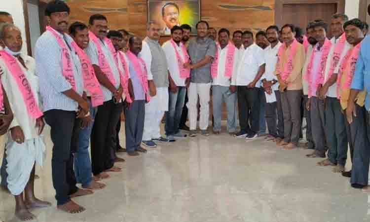 ఎమ్మెల్యే లక్ష్మారెడ్డి సమక్షంలో టీఆర్‌ఎస్‌లో చేరికలు