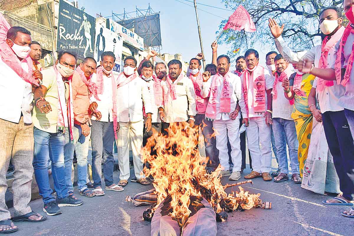 కేంద్ర బడ్జెట్‌పై టీఆర్‌ఎస్‌ ఆగ్రహం