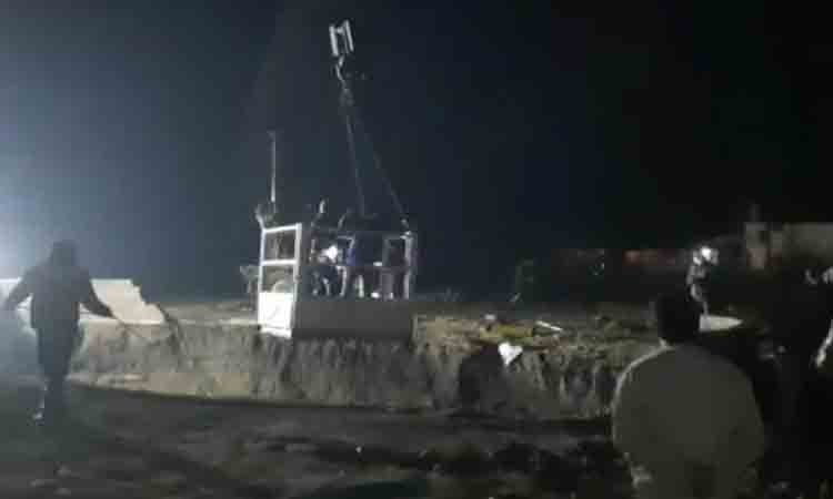 మధ్యప్రదేశ్‌లో కూలిన సొరంగం.. చిక్కుకుపోయిన కూలీలు