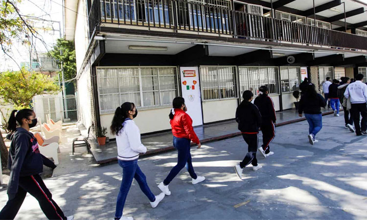 ఉక్రెయిన్ భార‌తీయ విద్యార్థుల కోసం 24 గంట‌ల హెల్ప్‌లైన్ నెంబర్లు..