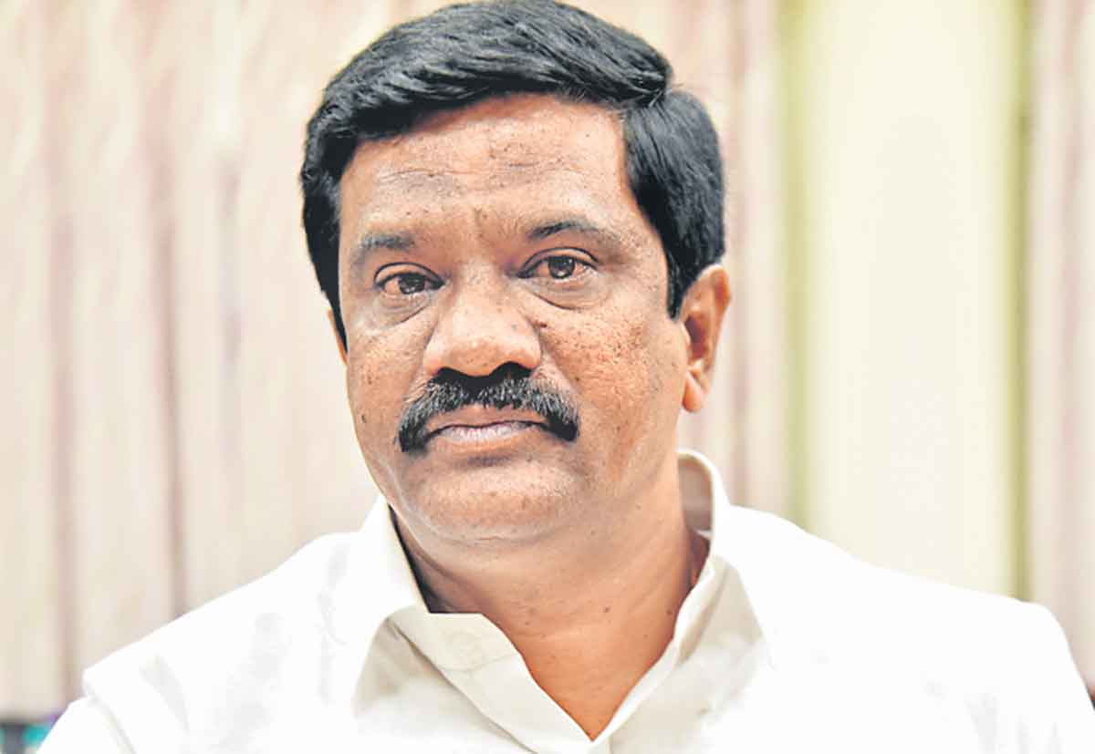 మా కన్నా ఒక్క ఉద్యోగం ఎక్కువిచ్చారా?