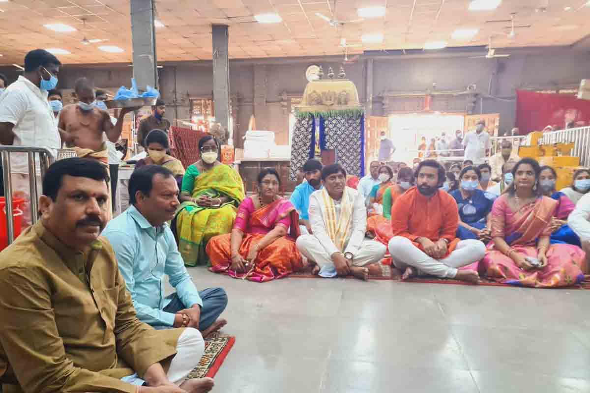 Yadadri temple | యాదాద్రీశుడి సేవలో వినోద్‌ కుమార్‌