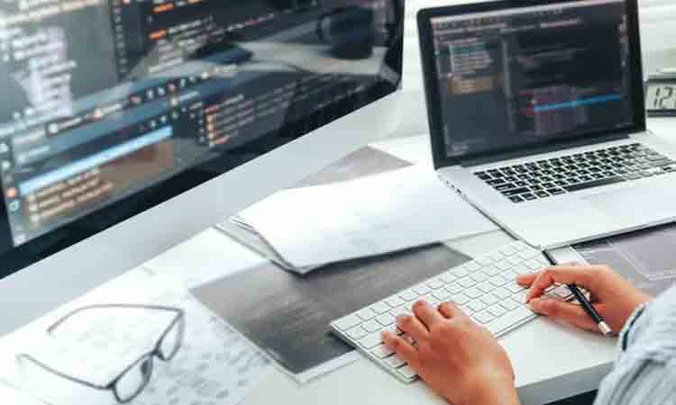 ఆరు ఫుల్ టైమ్ జాబ్స్ చేస్తున్న వ్య‌క్తి.. అన్నీ వ‌ర్క్ ఫ్ర‌మ్ హోమ్ జాబ్సే.. ఎంత సంపాదిస్తున్నాడో తెలుసా?