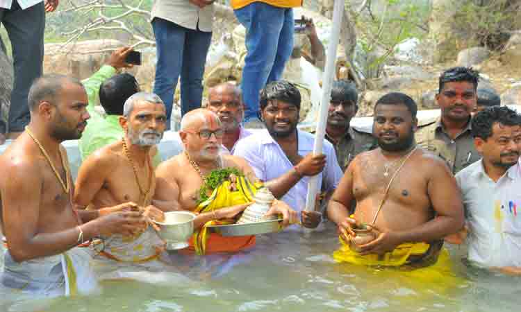 పాతగుట్టలో వైభవంగా చక్రతీర్థం