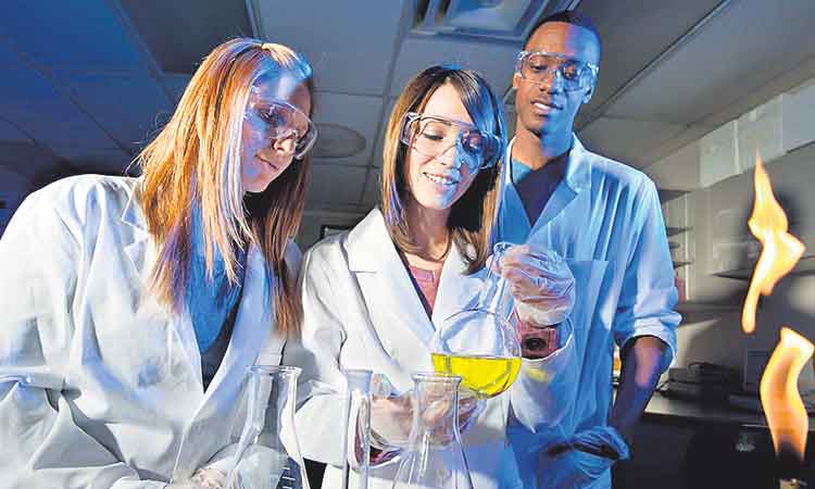 క్షార ద్రావణాల్లో ఫినాఫ్తలిన్‌ సూచిక రంగు?ఆమ్లాలు-క్షారాలు